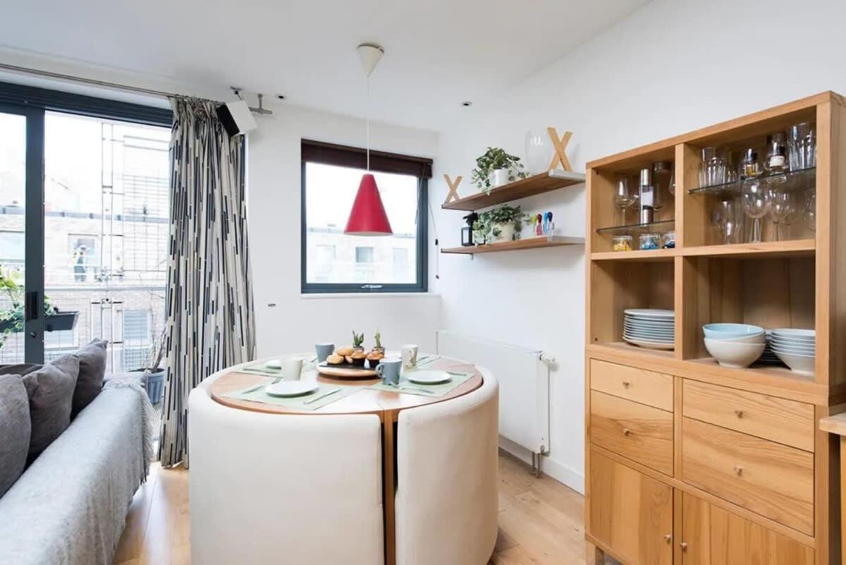 Modern 2 Bed Apartment W Balcony In Лондон Экстерьер фото
