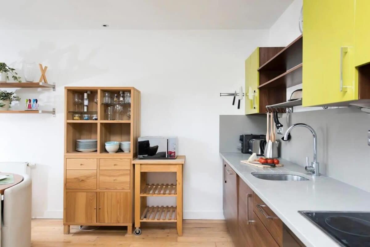 Modern 2 Bed Apartment W Balcony In Лондон Экстерьер фото