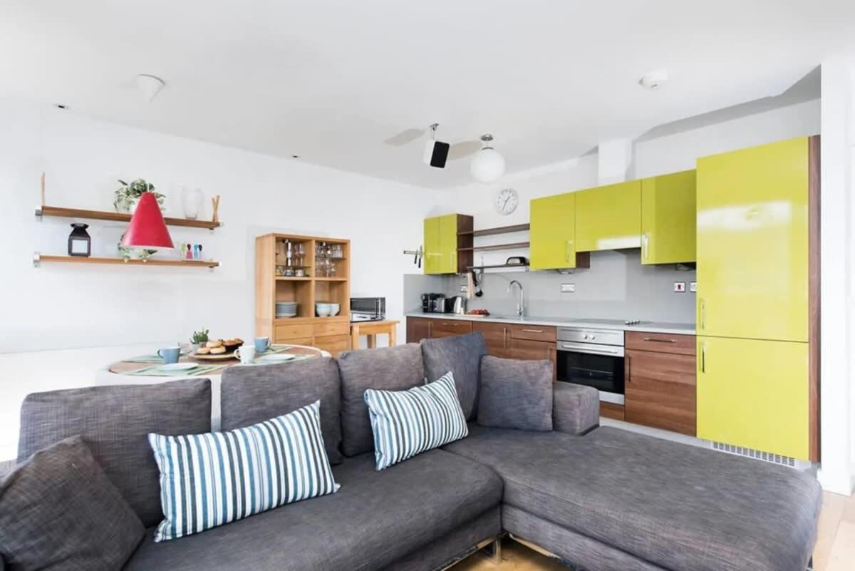 Modern 2 Bed Apartment W Balcony In Лондон Экстерьер фото