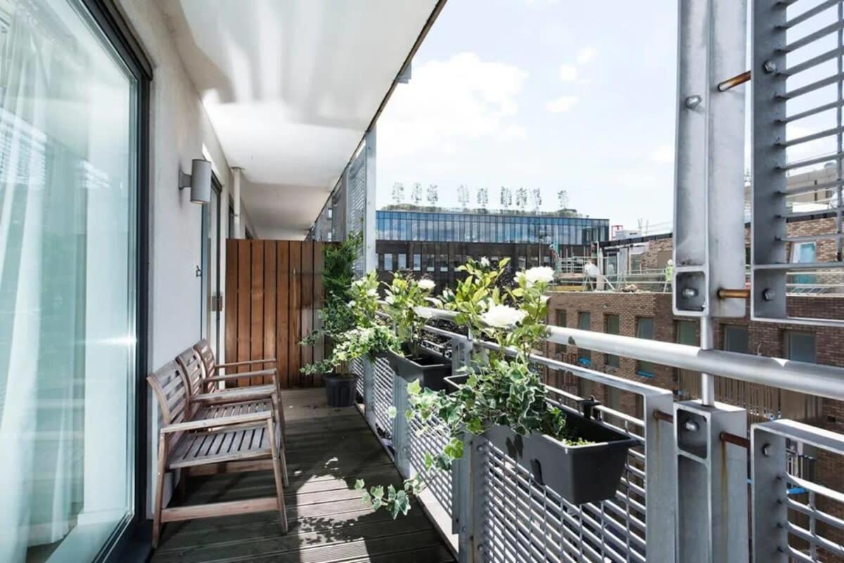 Modern 2 Bed Apartment W Balcony In Лондон Экстерьер фото